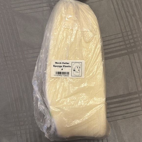 Neck Collar Kids / Sponge Plastic - Picture 2 of 2